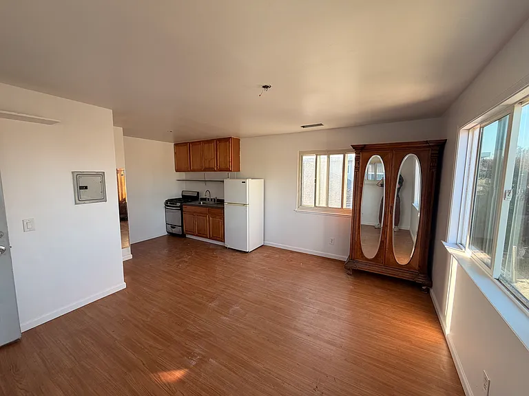 466 Milton Ave #B — Photo 1