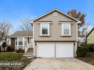 528 SE Battery Dr, Lees Summit, MO 64063