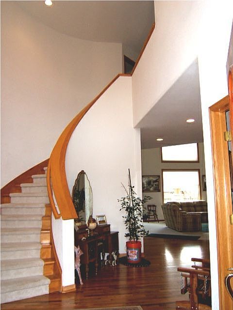 Graceful curved staircase
