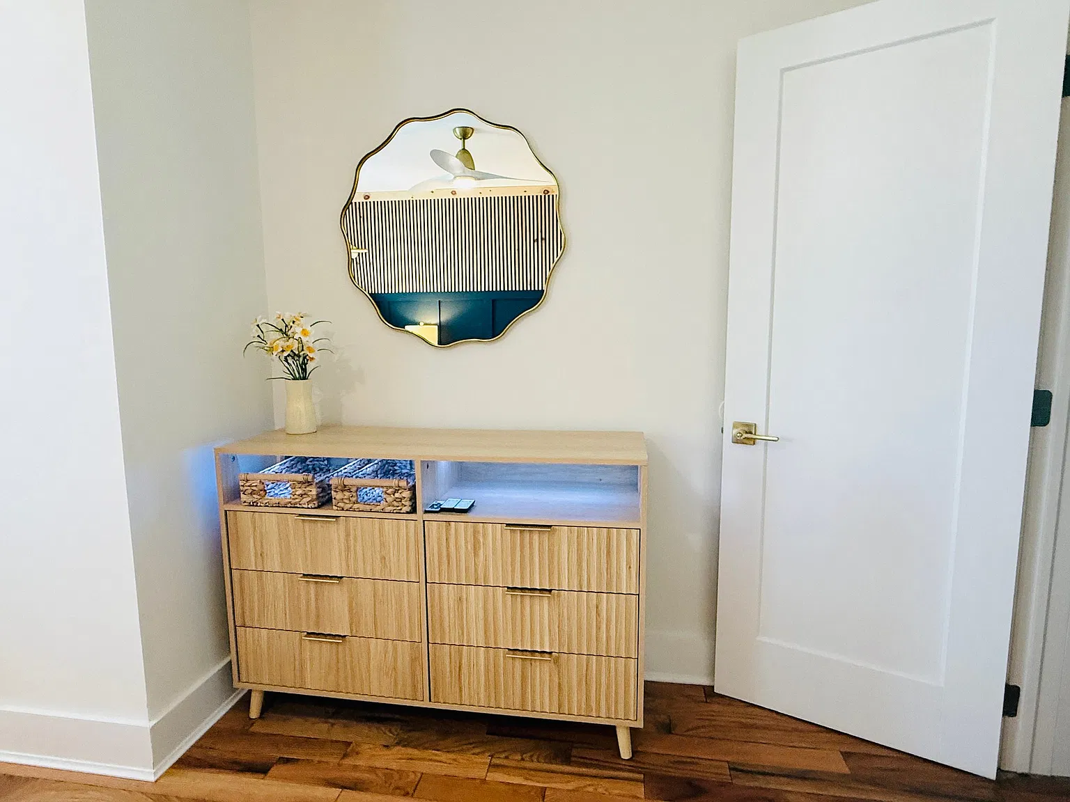 New Modern Fishtown | 1 Bedroom + Detached Bonus Sleeping Room | Private Outdoor Deck & Courtyard — Photo 2