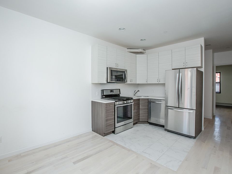 1st image of 127 Graham Ave #3R
