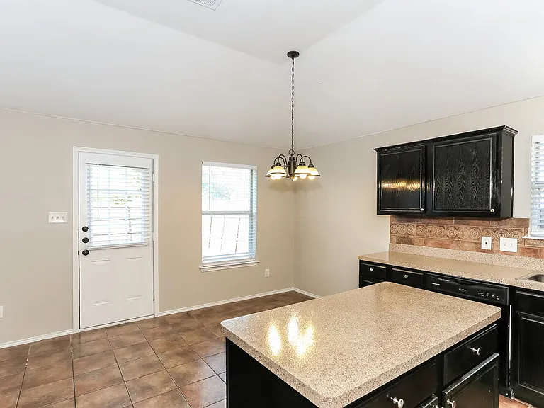 1755 Reynolds St — Photo 8