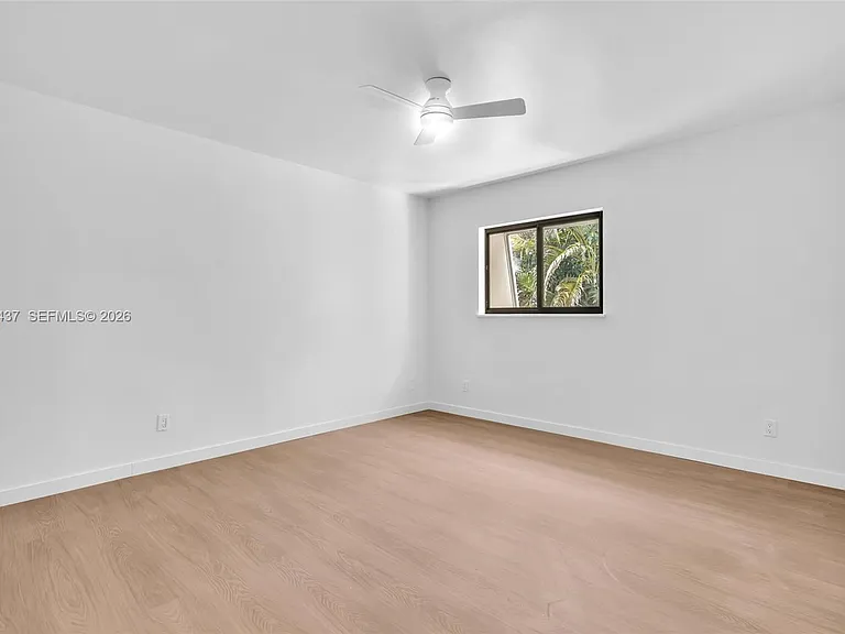 1924 NE 26th St #4 — Photo 27