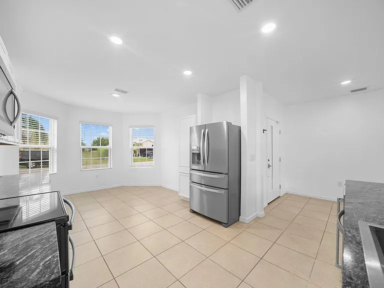 10464 Canal Brook Ln — Photo 7