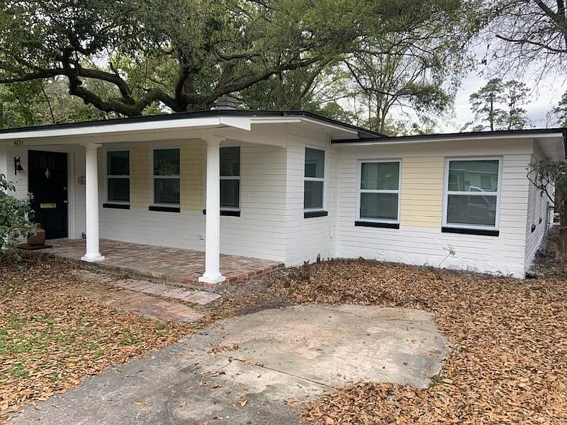 3 bed, 2200 sqft, $2,475 — Photo 2