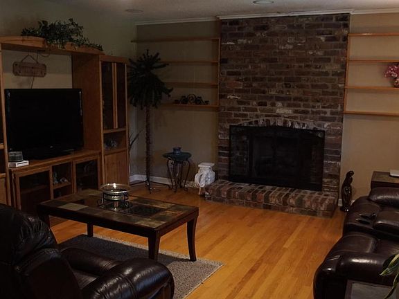 4th image of 4516 Robindale Dr