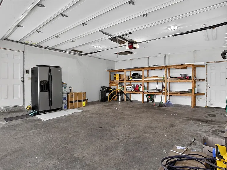 1702 N Beech Rd — Photo 46