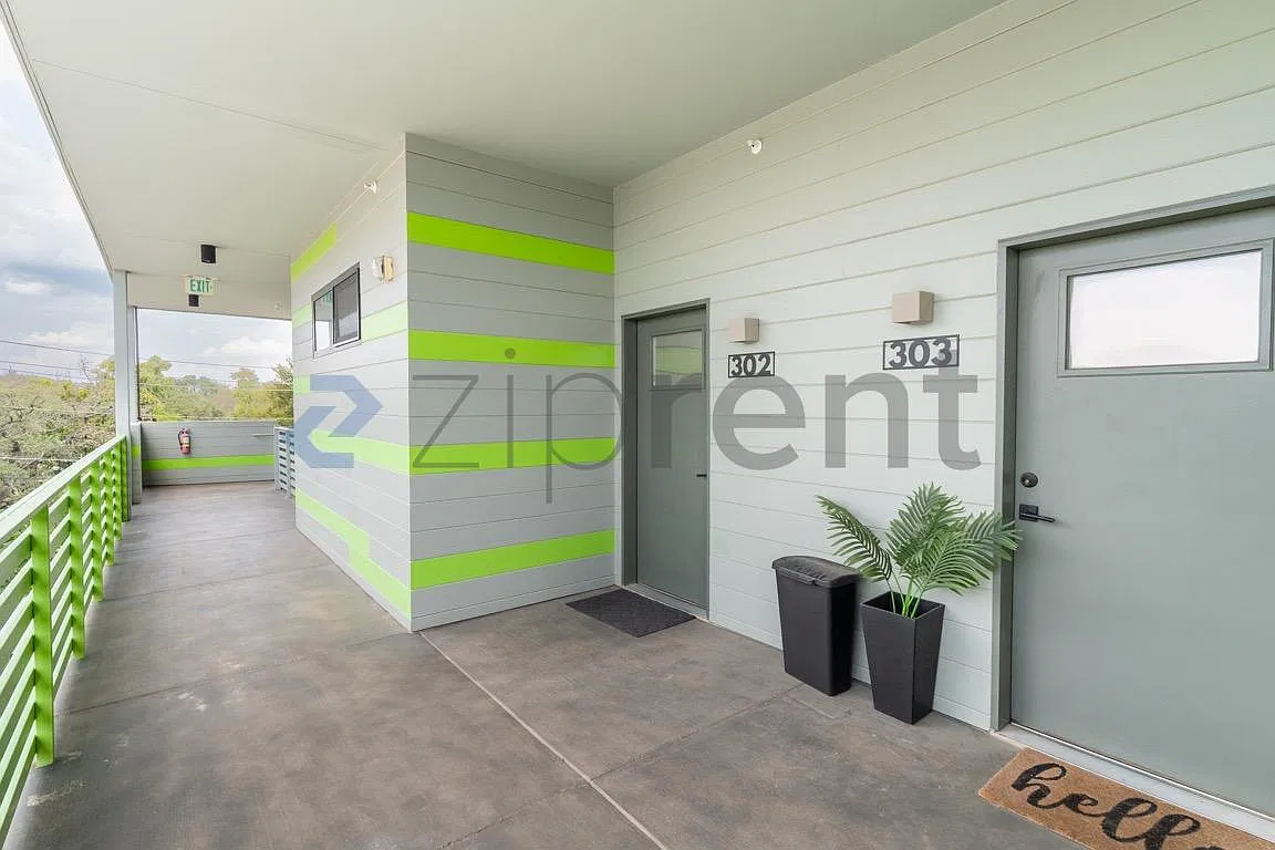 1 bed, 850 sqft, $1,999 — Photo 1