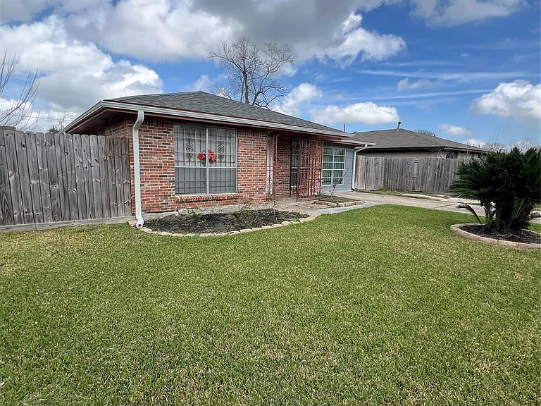 3613 Sparrow St — Photo 2