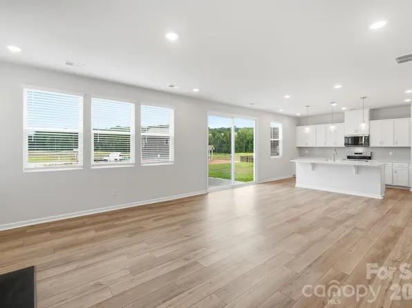 2701 Westmont Dr, Gastonia, NC 28052