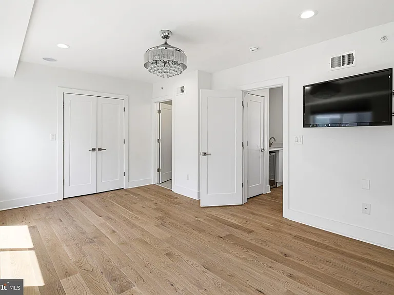 1329 N 17th St #8D — Photo 12