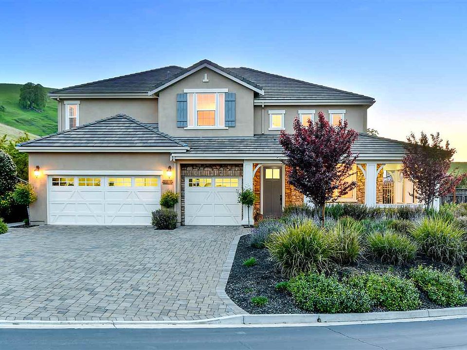 2nd image of 155 Tamarind Ln
