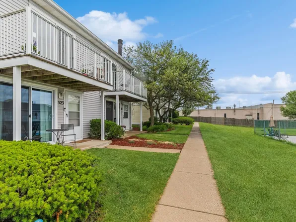 323 Meadow Green Ln Unit 323, Round Lake, IL 60073