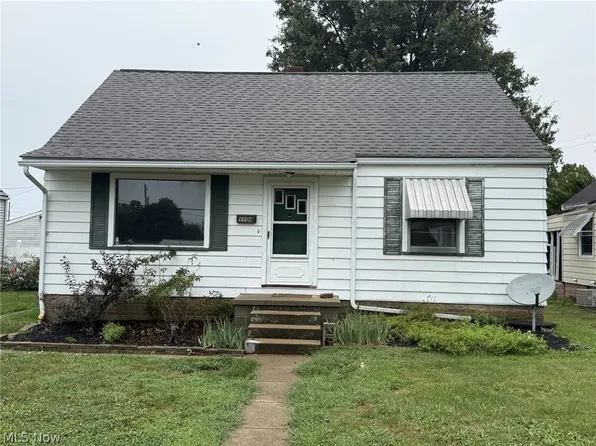 1104 Vine St, Coshocton, OH 43812
