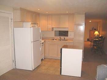 4th image of 1146 Carmelita Dr