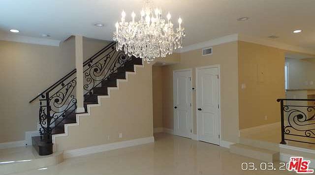 1st image of 121 N Clark Dr