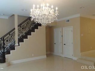 121 N Clark Dr, Beverly Hills, CA 90211