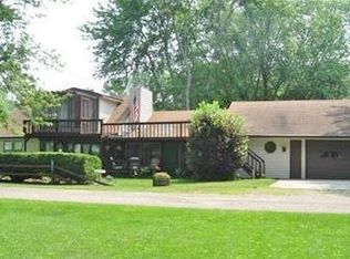 420 Ln 160 Turkey Lk, Hudson, IN 46747