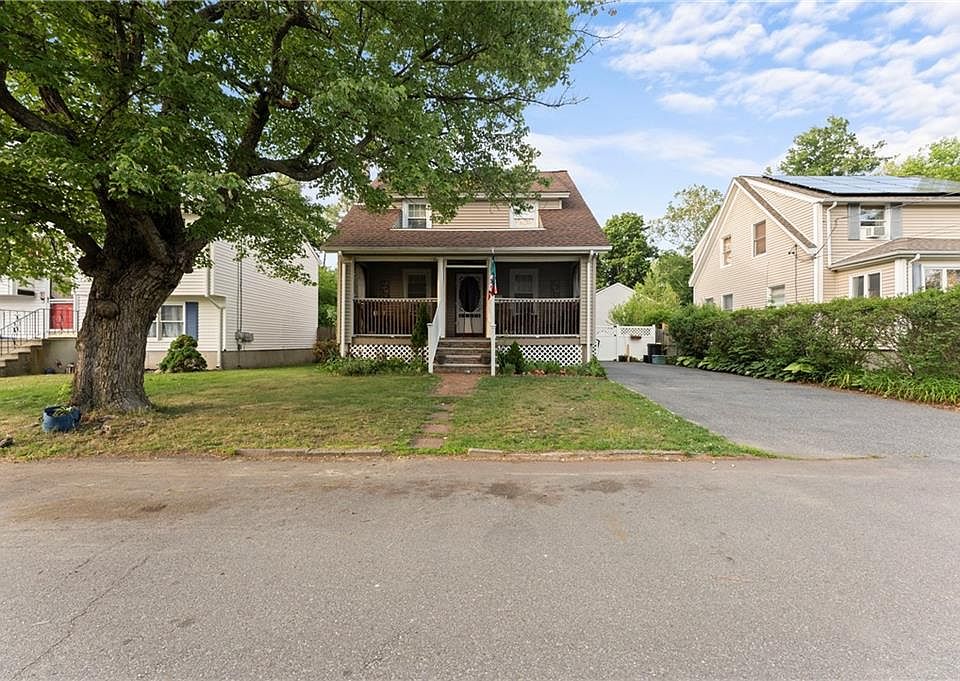 1st image of 42 Dunbar Ave E