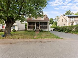 42 Dunbar Ave E, Rumford, RI 02916