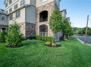 3110 Parkview Dr, Spring Valley, NY 10977