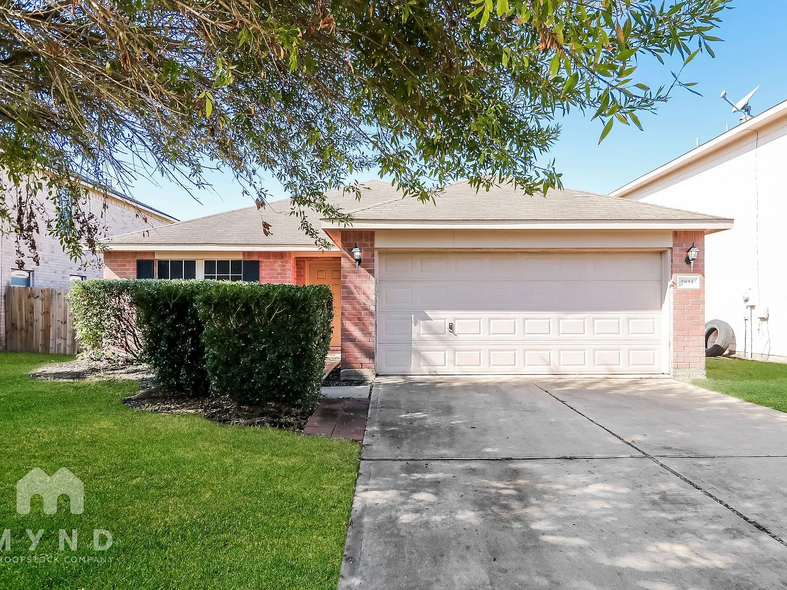 3 bed, 2.0 bath, 1538 sqft, $1,905 — Photo 2