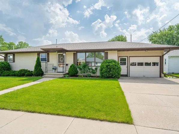 105 Daniel Ct, Combined Locks, WI 54113