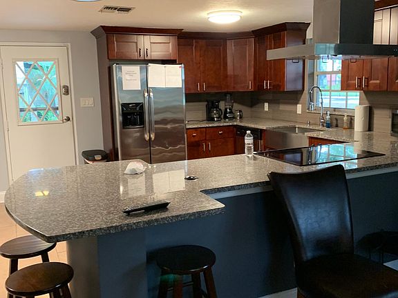2nd image of 206 S Bungalow Park Ave