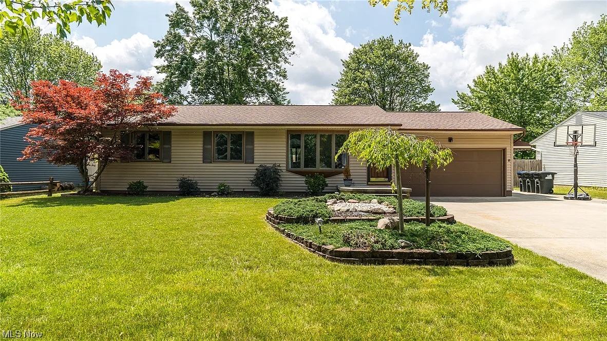 1664 Scarborough Dr photo 1