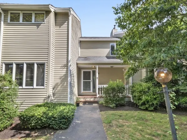 28 Pemberton St #B, Walpole, MA 02081