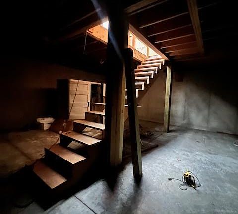 5th image of 7 Allen Road