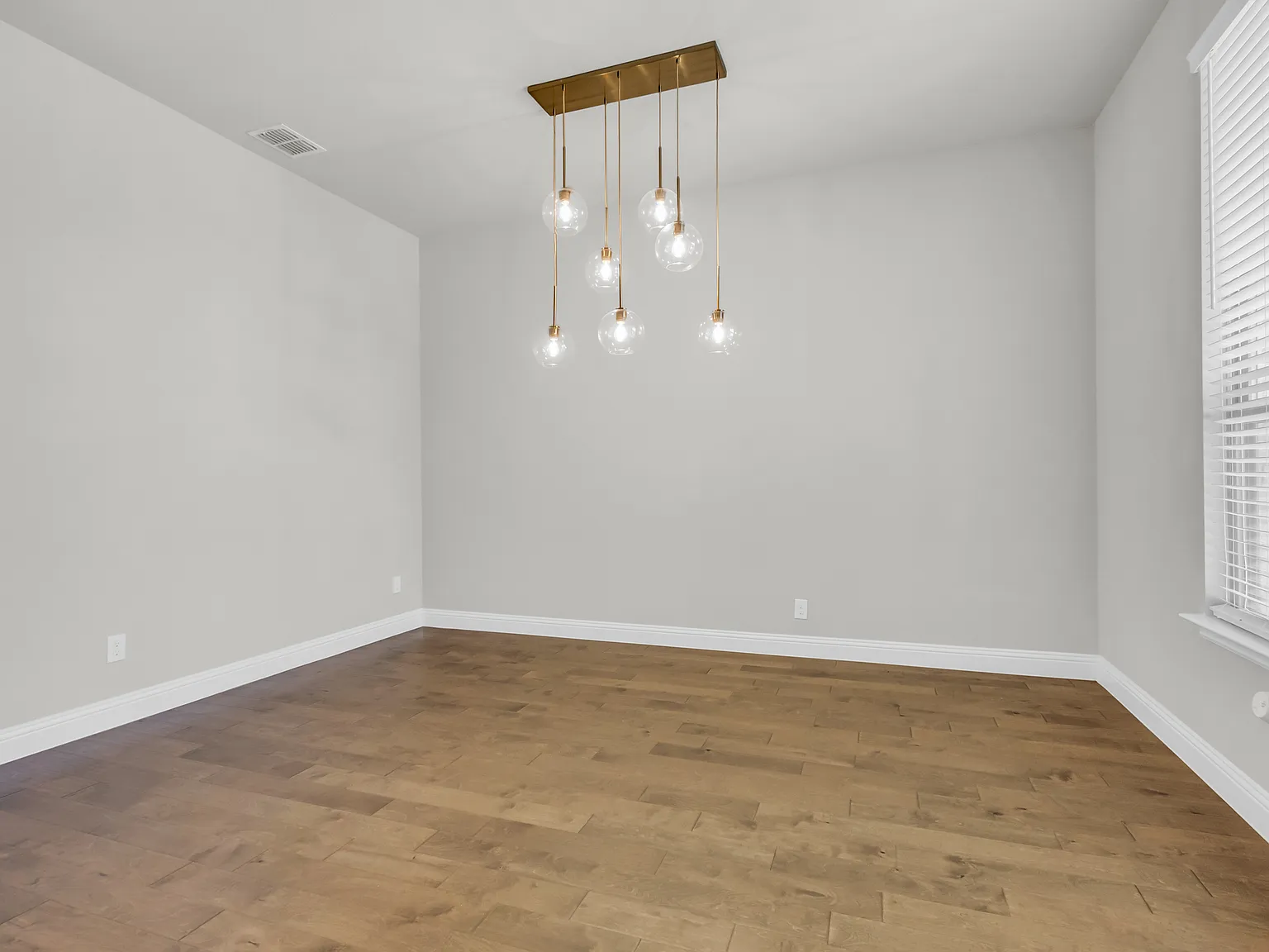 4 bed, 3.5 bath, 3515 sqft, $4,950 — Photo 4