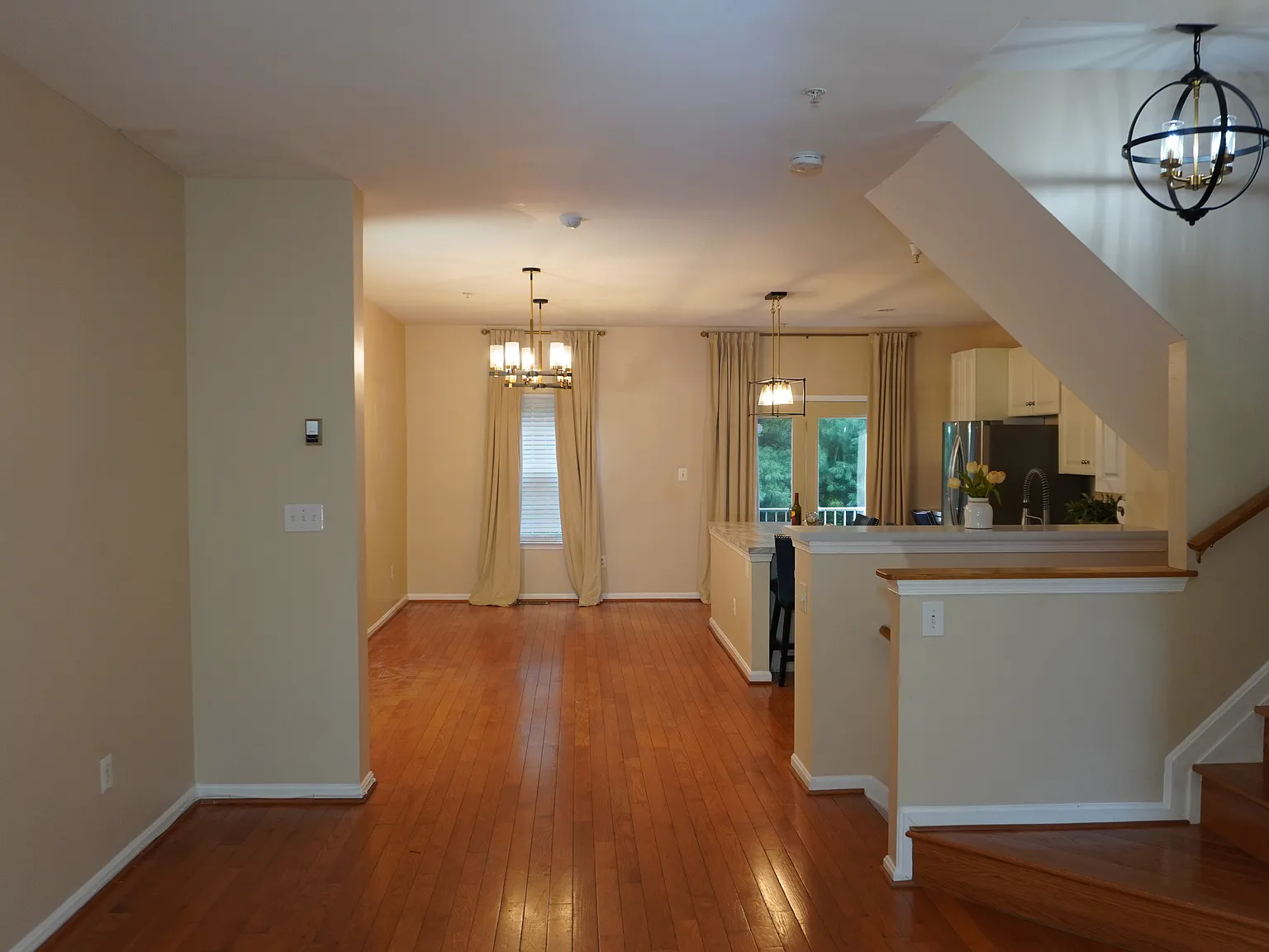 4 bed, 3.5 bath, 2668 sqft, $3,000 — Photo 4