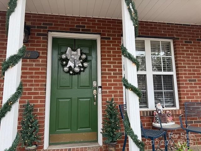 1st image of 144 Mangum Cir