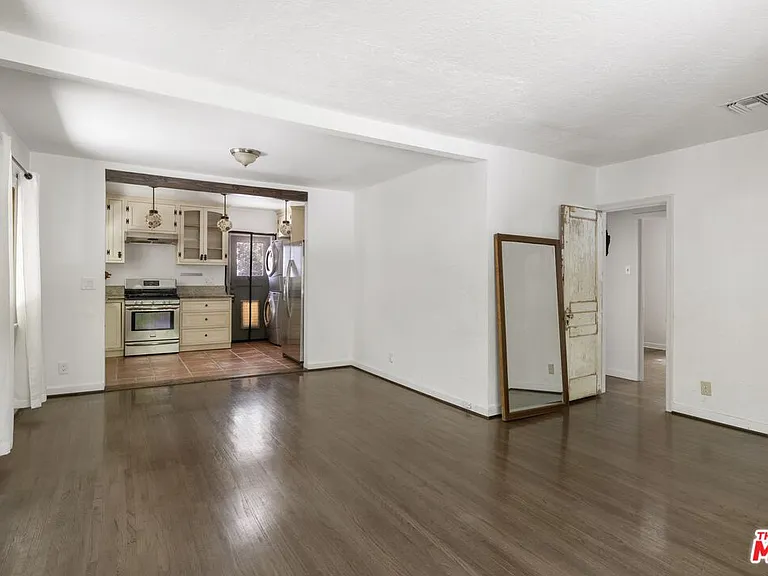 11269 La Maida St — Photo 10