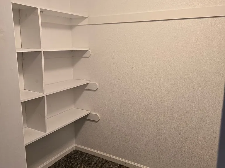 647 Vista Ct — Photo 17