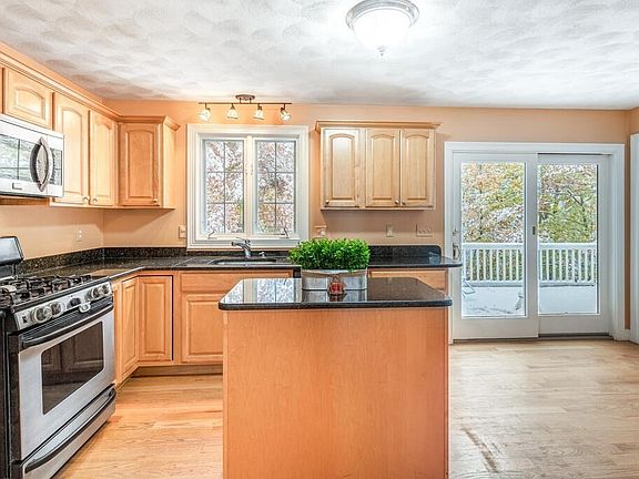 2nd image of 33 Lombard Ave