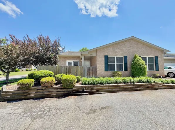 226 Beaver Creek Dr, South Hill, VA 23970