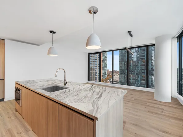 155 Bay Street image 7 of 44