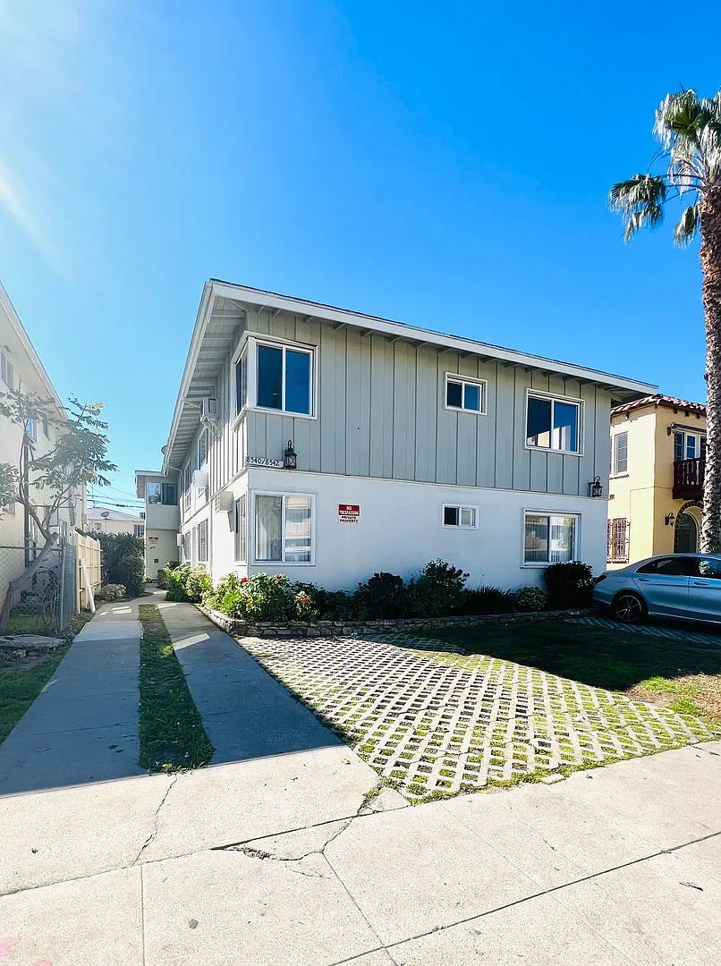 8540 Saturn St — Photo 3