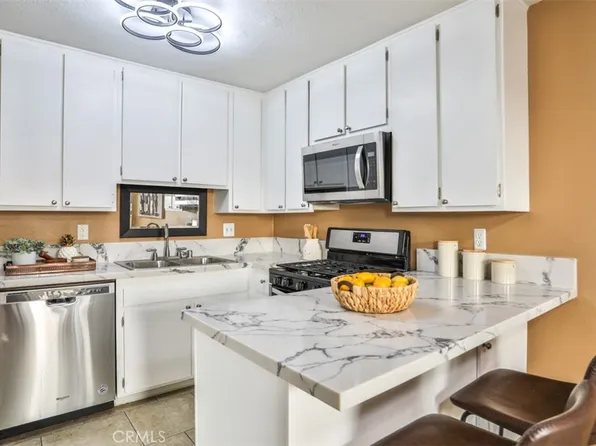 841 E Silver Maple Dr, Azusa, CA 91702