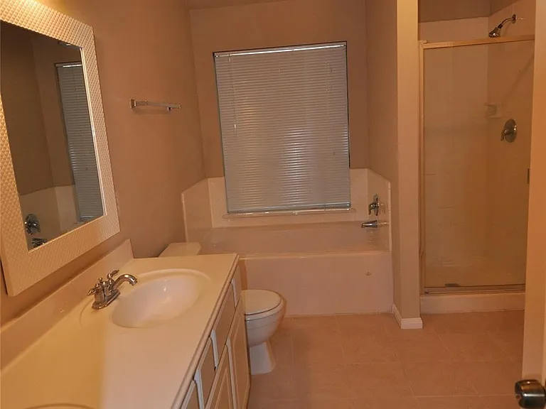 5823 Ridgebluff Ln — Photo 11