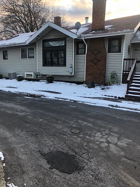 1st image of 695 Mount Vernon Ave