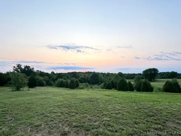 9546 S Bullington Road, Fredericksburg, IN 47120