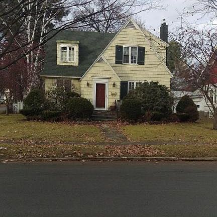 2nd image of 43 Pearl St