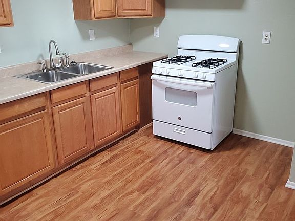 2nd image of 1653 W Anaheim St #1