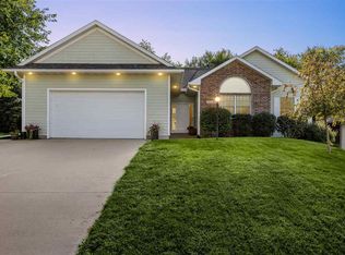 2700 Oakmont Ct, Coralville, IA 52241