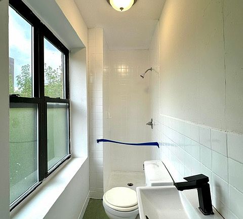 4th image of 631 E 11th St APT 17