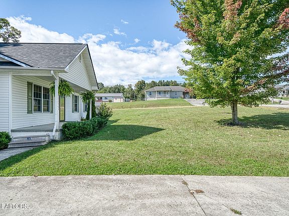 4th image of 20 Beech Cir