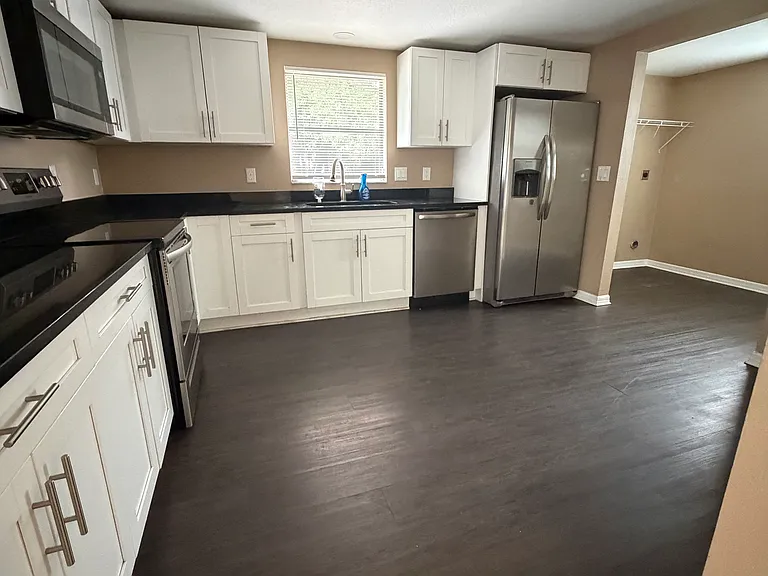 11206 Yellowwood Ln — Photo 3